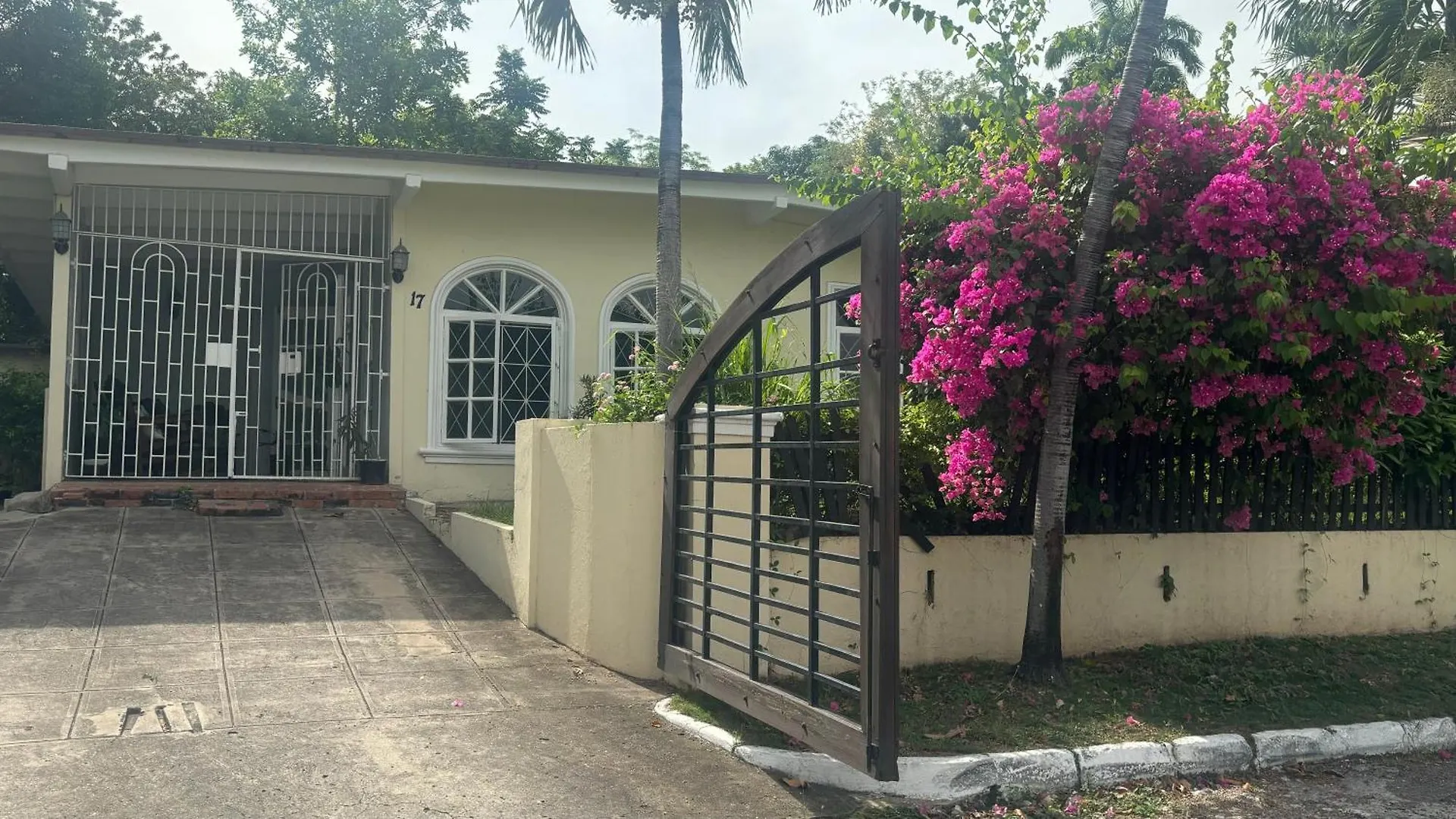 Guest house Di Mews Hotel Kingston